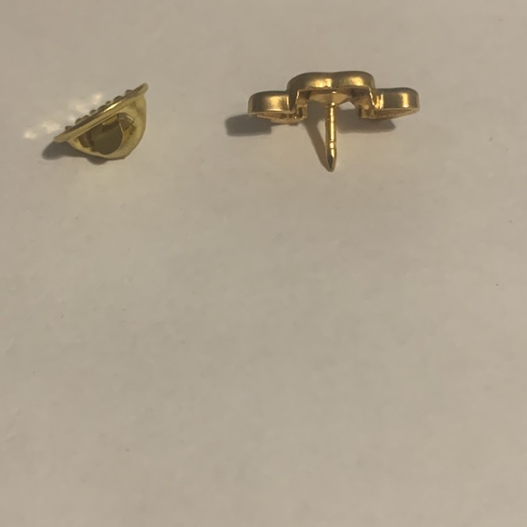 3/$5 Mix Metal Heart Pin - Picture 4 of 6